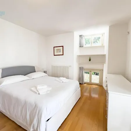 Ferienwohnung Cattedrale 5 Tirabora Short Rent Triest Exterior foto