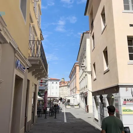 Ferienwohnung Cattedrale 5 Tirabora Short Rent Triest Exterior foto