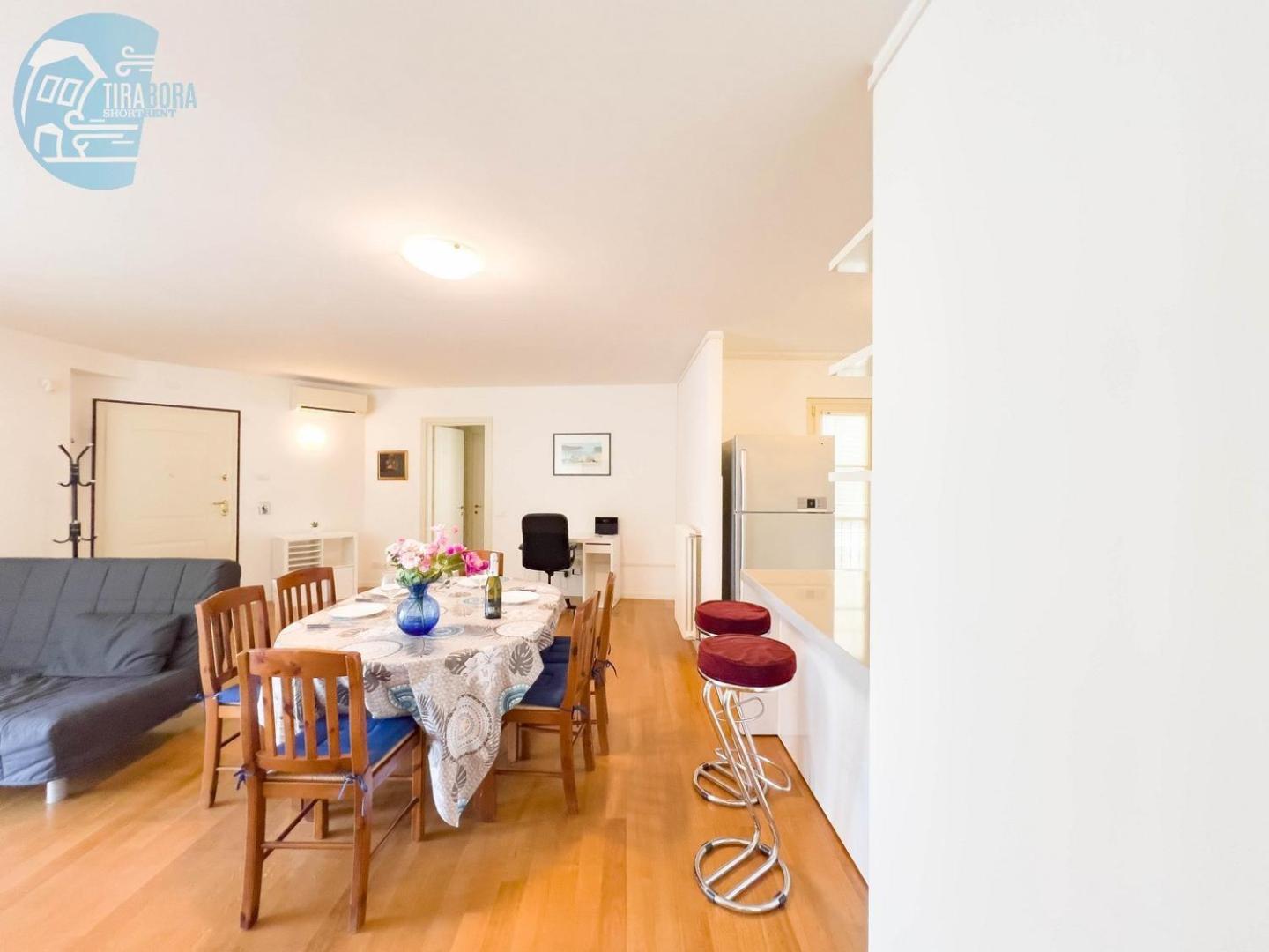 Cattedrale 5 Tirabora Short Rent Apartment